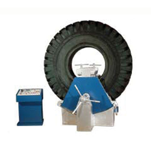 Vulcanizing machine for giant tires of mine truck